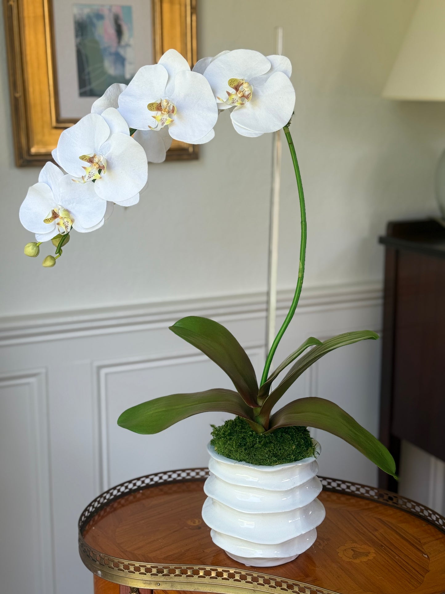 Wave Pot + 1 Classic White Faux Orchid
