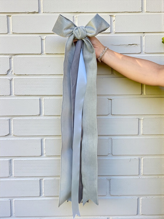 Streamer Bow: Monochrome Blues