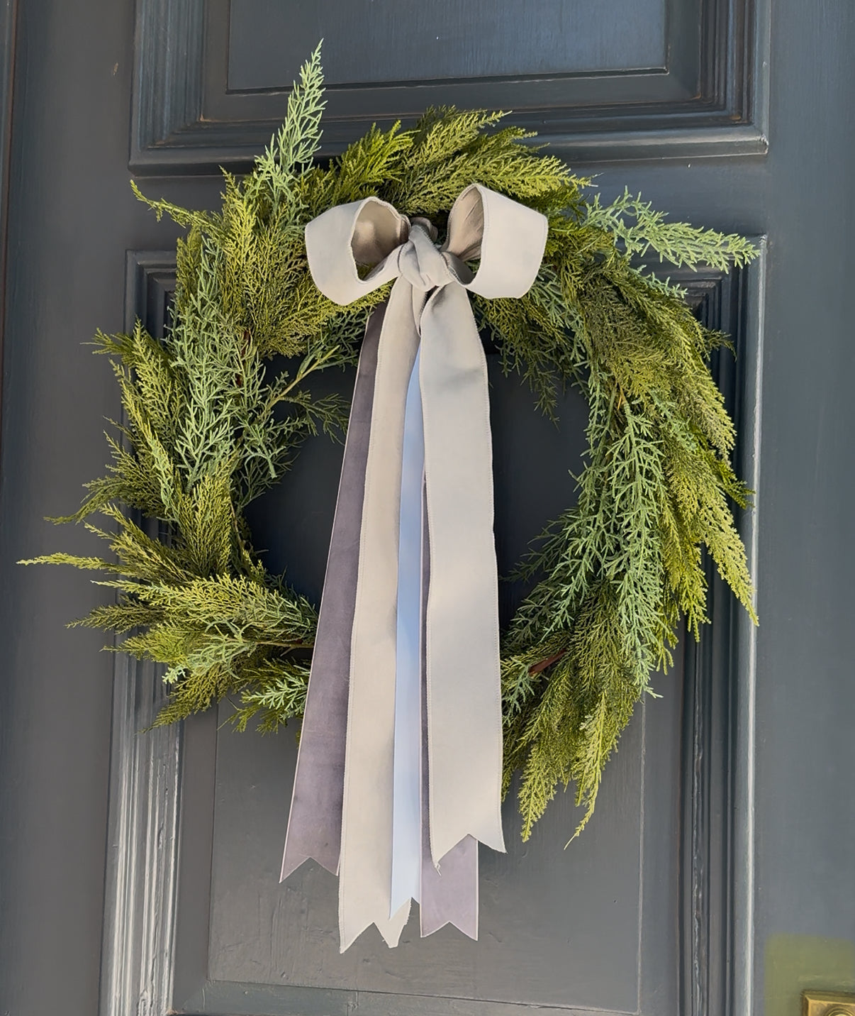 Streamer Bow: Monochrome Blues