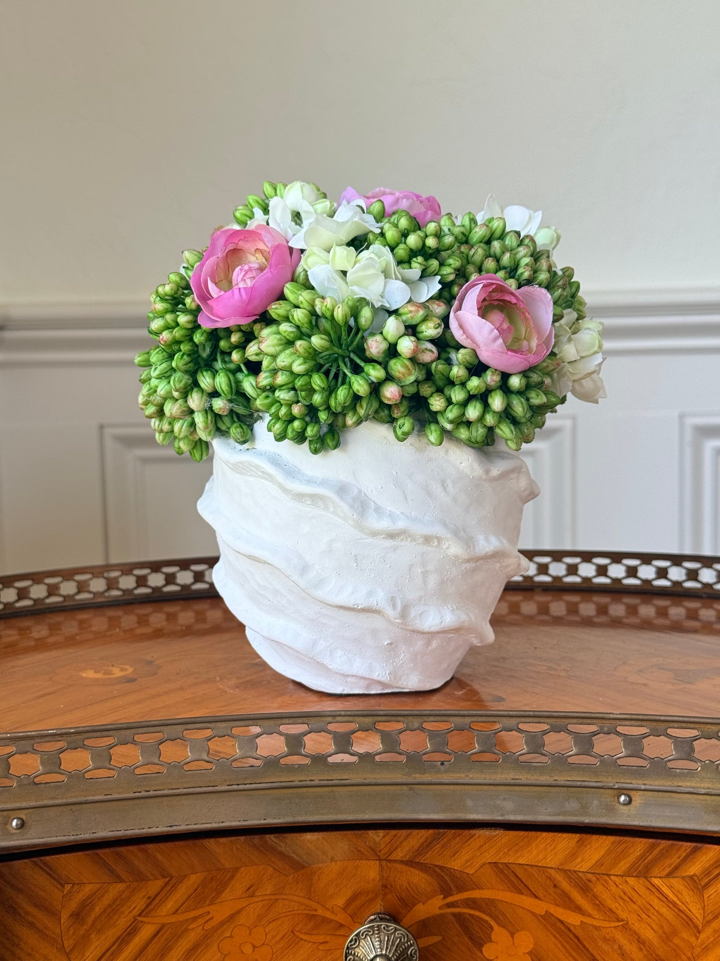 Thea Pot + Sedum, White Lilac, & Pink Ranunculus Mix