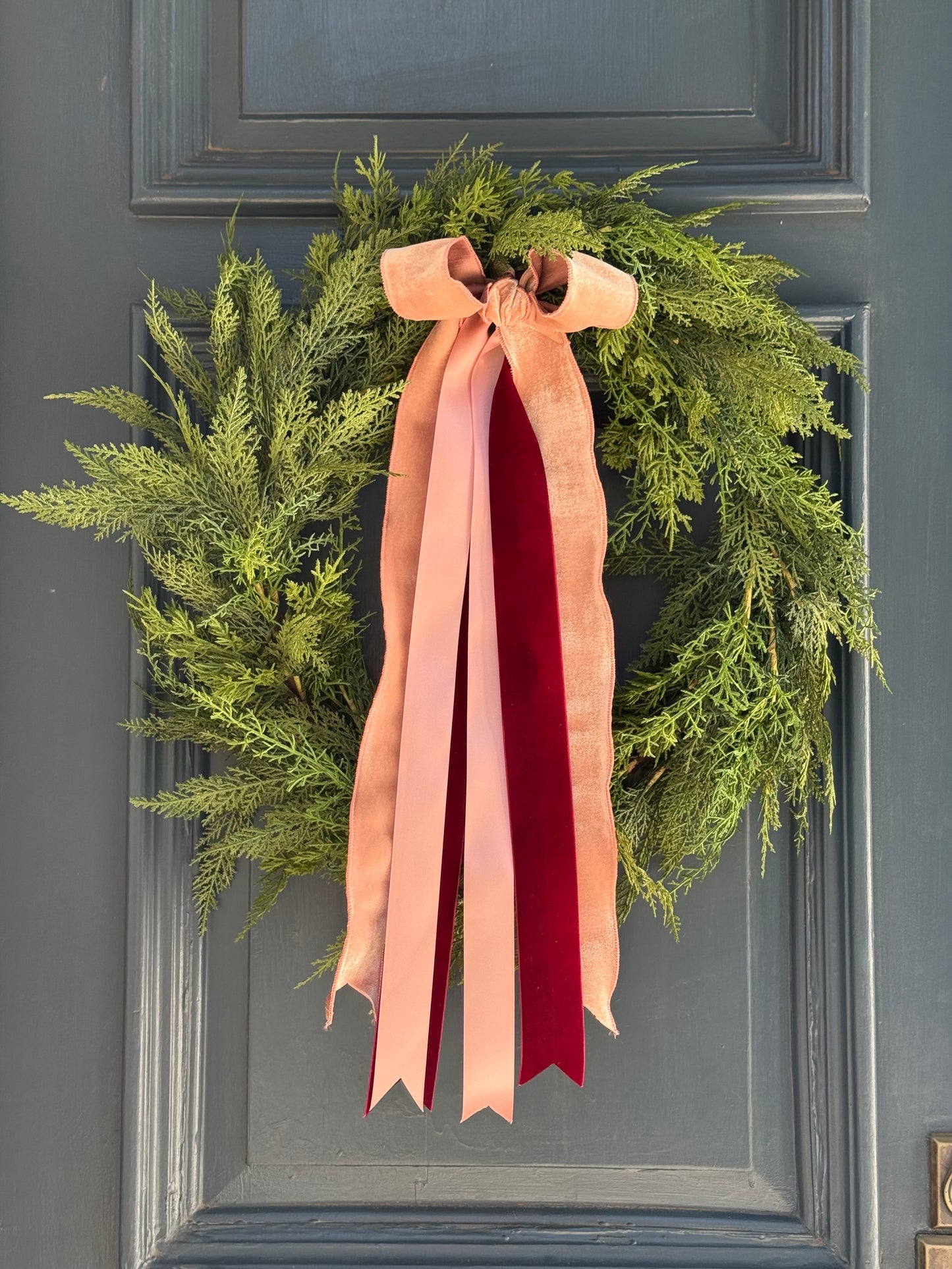 Streamer Bow: Monochrome Pinks